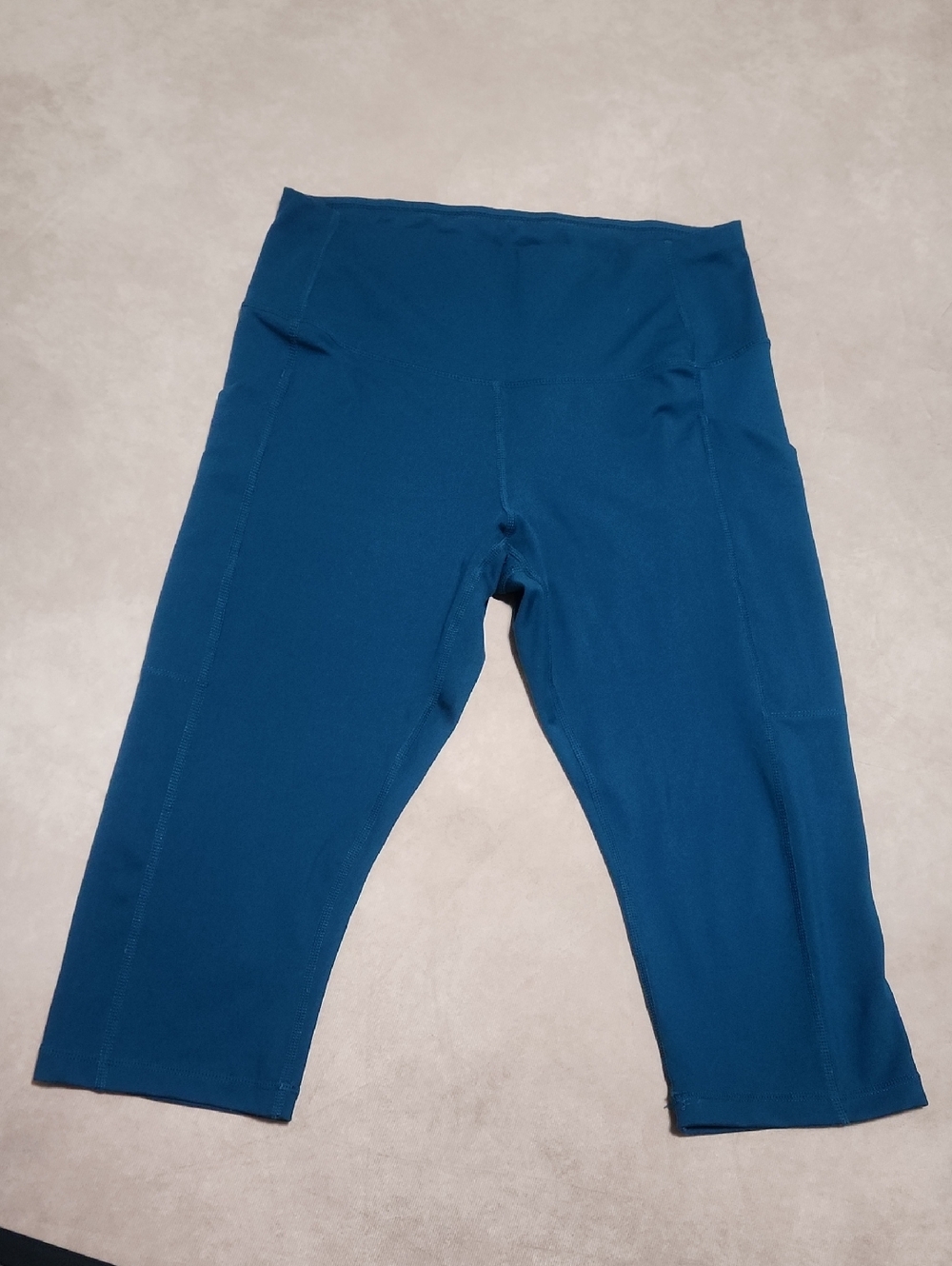 Women's Teal High-Waist Athletic Capri Shorts